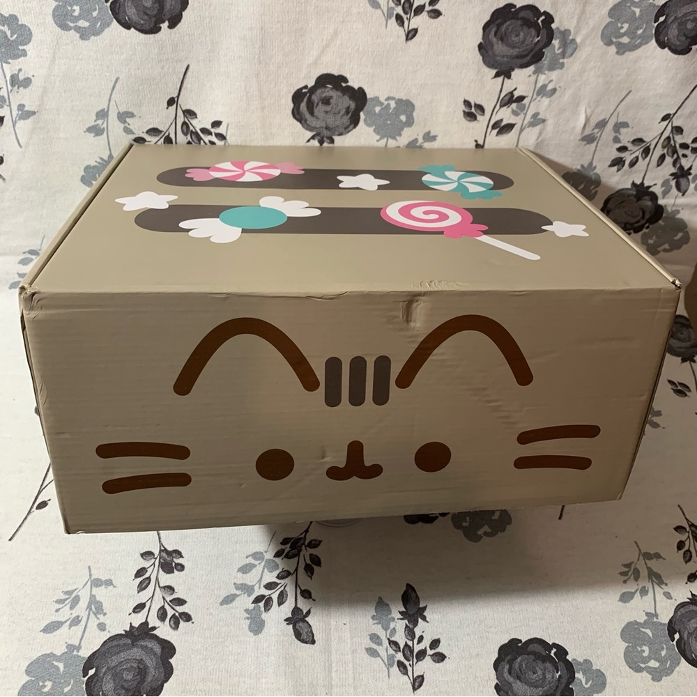 Free w/Pusheen purchase
